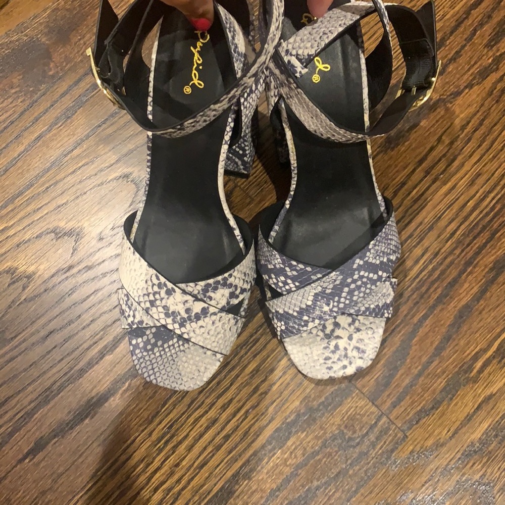 So so cute snake skin heels